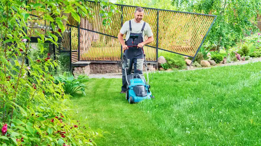Local Lawn Mowing Service Bettendorf, IA Local Lawn Mowing Service Bettendorf, IA