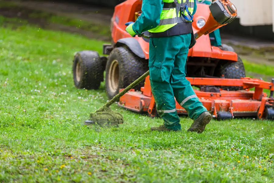 Superior Lawn Mowing Service Bettendorf, IA Superior Lawn Mowing Service Bettendorf, IA